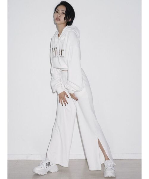 GYDA（ジェイダ）の「【セットアップ着用可】Hilarショートスウェットパーカー（パーカー・レディース・ブラック/オフホワイト・FREE）」の15枚目の写真