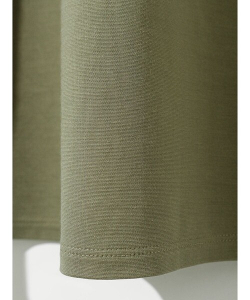 MIDIUMISOLID（ミディウミソリッド）の「クルーネックインナー プルオーバー（Tシャツ/カットソー・レディース・グリーン/カーキ/ブラック/オフホワイト・38/48）」の8枚目の写真