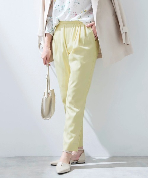 INDIVI（インディヴィ）の「新色登場！【褒められパンツ／洗える】ウエストゴムタックテーパードパンツ（その他パンツ・レディース・グレー系その他7/ブルー系6/ライトグレー/ブラック/オリーブ/チャコールグレー/ダークブラウン/ネイビー/ブルー系8/ダークグリーン/ナチュラル/スミクロ/ライトグレー系5/オレンジ系/ブラウン系その他/ブルーグリーン/ネイビー系/オフホワイト/ベージュ/ブルー/ブルー系5/グレー/ライトイエロー系・36/17/13/15 /05/42/34/03/40/38/19/12/07）」の22枚目の写真