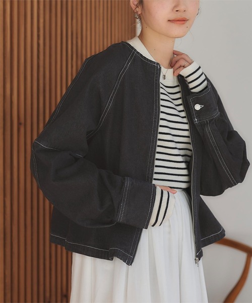 titivate(ティティベイト)の「ノーカラーデニムジャケット(デニムジャケット・レディース・ブラック/インディゴブルー・M)」の2枚目の写真