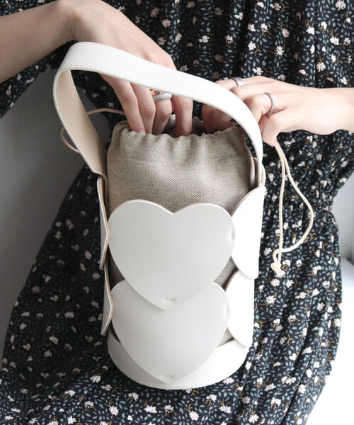 Casselini(キャセリーニ)の「【CASSELINI/キャセリーニ】モチーフバケットバッグ(トートバッグ・レディース・アイボリー/グリーン・FREE)」の2枚目の写真