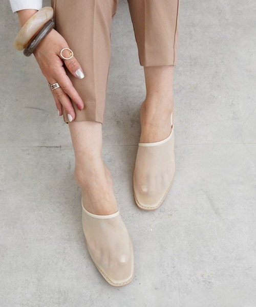 Fabby fabby（ファビィーファビィー）の「シースルーチュールフラットサンダル（サンダル・レディース・オフホワイト/ブラック/ベージュ/キャメル・LARGE/MEDIUM/SMALL）」の2枚目の写真