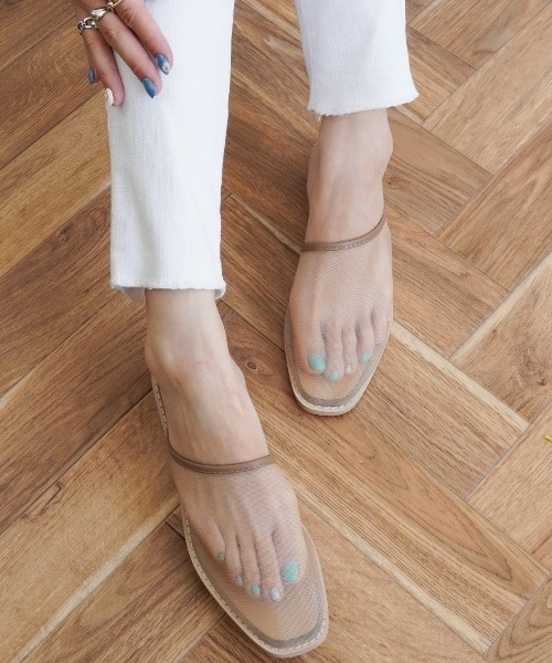 Fabby fabby（ファビィーファビィー）の「シースルーチュールフラットサンダル（サンダル・レディース・オフホワイト/ブラック/ベージュ/キャメル・LARGE/MEDIUM/SMALL）」の22枚目の写真