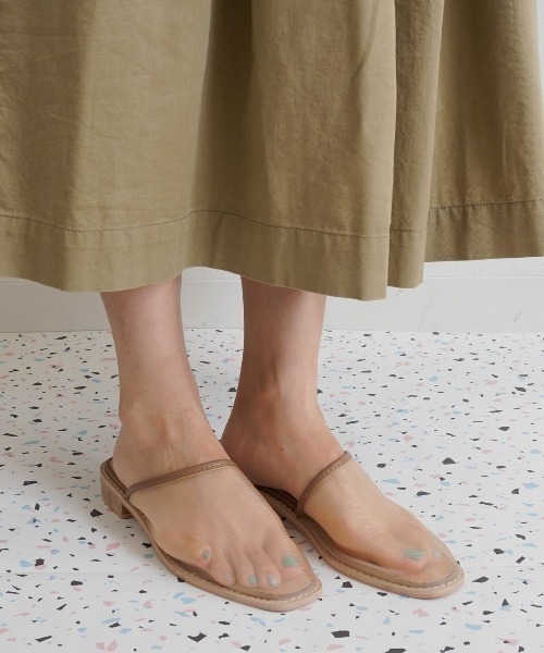 Fabby fabby（ファビィーファビィー）の「シースルーチュールフラットサンダル（サンダル・レディース・オフホワイト/ブラック/ベージュ/キャメル・LARGE/MEDIUM/SMALL）」の21枚目の写真