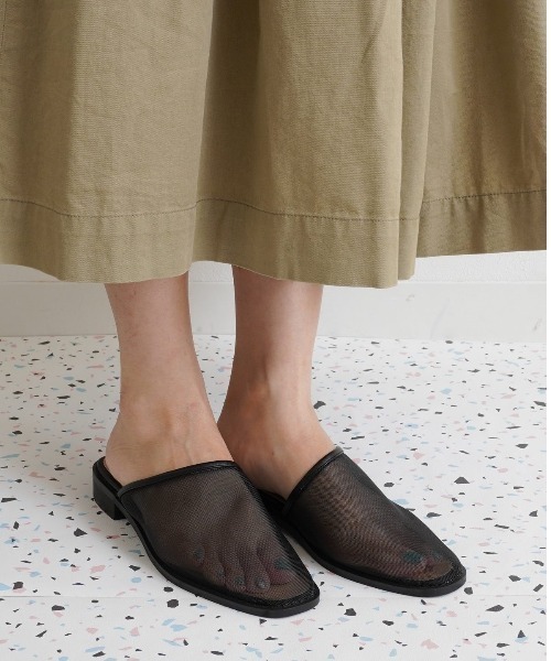 Fabby fabby（ファビィーファビィー）の「シースルーチュールフラットサンダル（サンダル・レディース・オフホワイト/ブラック/ベージュ/キャメル・LARGE/MEDIUM/SMALL）」の17枚目の写真