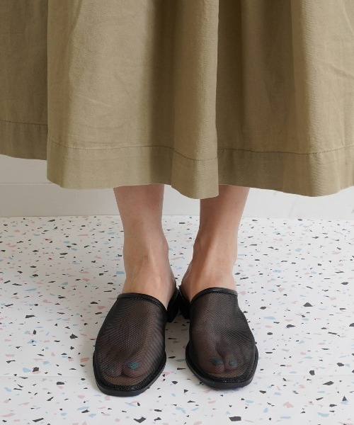 Fabby fabby（ファビィーファビィー）の「シースルーチュールフラットサンダル（サンダル・レディース・オフホワイト/ブラック/ベージュ/キャメル・LARGE/MEDIUM/SMALL）」の16枚目の写真