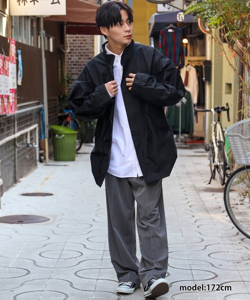 SPINNS(スピンズ)の「【ビックシルエット】ノーカラー ショートモッズ コート(モッズコート・メンズ・カーキ/ブラック・ONESIZE)」の9枚目の写真