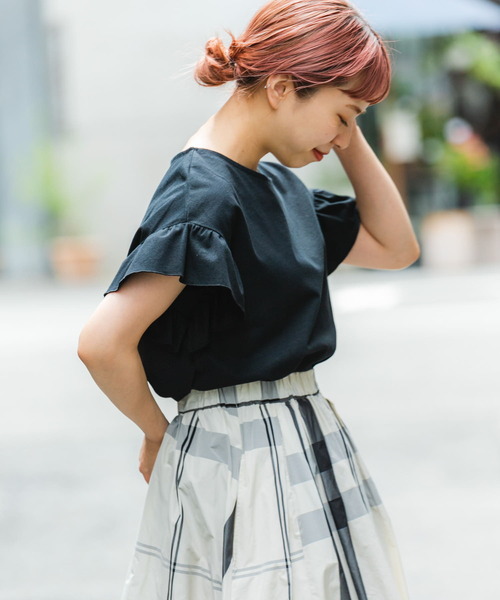 ITEMS URBANRESEARCH(アイテムズ アーバンリサーチ)の「『UR TECH』ソデフリルT-SHIRTS(Tシャツ/カットソー・レディース・ホワイト/モカ/ラベンダー/ブラック・FREE)」の3枚目の写真