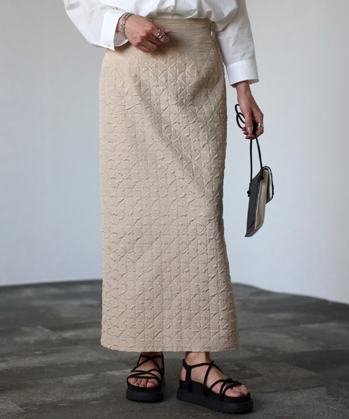 EASEBLUE(イーズブルー)の「ふくれジャガードナロースカート(スカート・レディース・グリーン/ベージュ/ブラック・FREE)」の2枚目の写真