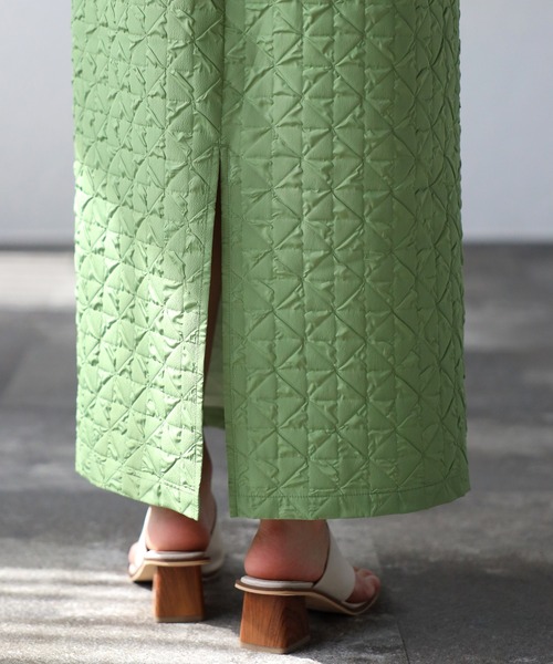 EASEBLUE(イーズブルー)の「ふくれジャガードナロースカート(スカート・レディース・グリーン/ベージュ/ブラック・FREE)」の22枚目の写真