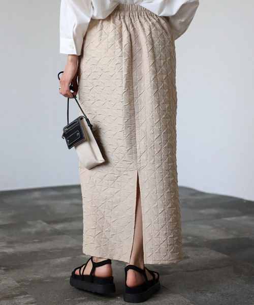 EASEBLUE(イーズブルー)の「ふくれジャガードナロースカート(スカート・レディース・グリーン/ベージュ/ブラック・FREE)」の11枚目の写真