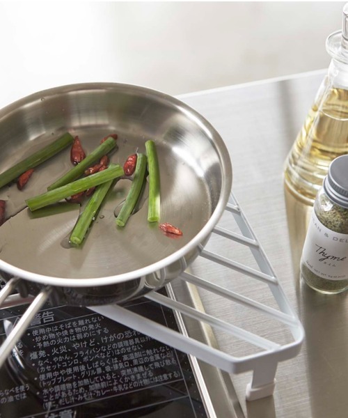 BIRTHDAY BAR（バースデイバー）の「tower コンロコーナーラック（キッチン収納・レディース・ホワイト/ブラック・フリー）」の5枚目の写真