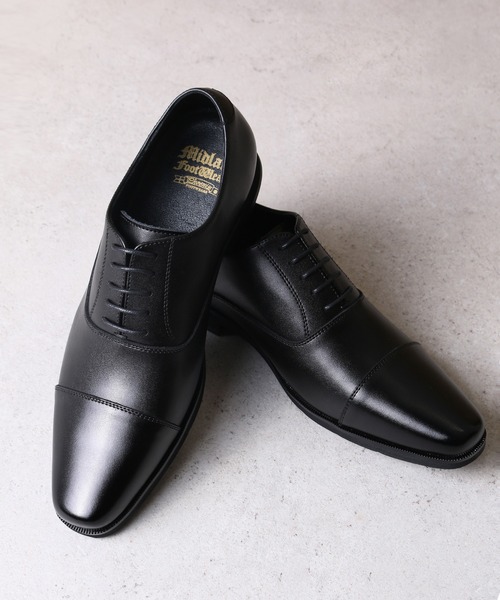 Midland FootWears（ミッドランド フットウエアーズ）の「WEB限定 レザー 内羽根 スクエアトゥ ストレートチップ ドレスシューズ / Midland Footwears 000007（ドレスシューズ・メンズ・ブラック・25.0cm/25.5cm/26.0cm/26.5cm/27.0cm/27.5cm/28.0cm）」の16枚目の写真