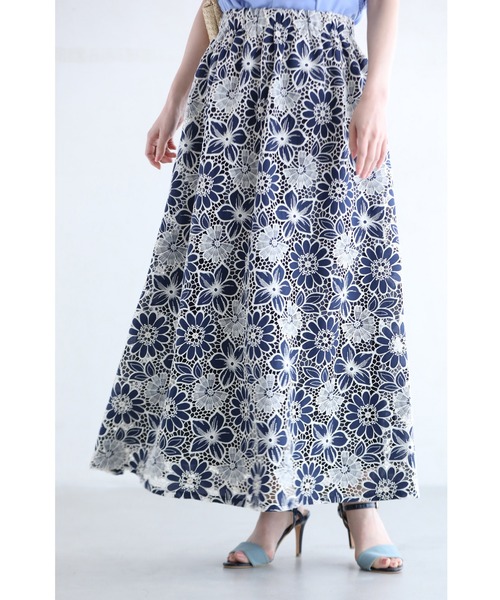 cawaii(カワイイ)の「(紺)切り絵花レース浮かぶロングスカート(スカート・レディース・ネイビー・FREE)」の1枚目の写真