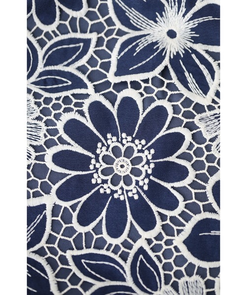 cawaii(カワイイ)の「(紺)切り絵花レース浮かぶロングスカート(スカート・レディース・ネイビー・FREE)」の2枚目の写真