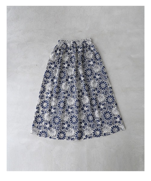 cawaii(カワイイ)の「(紺)切り絵花レース浮かぶロングスカート(スカート・レディース・ネイビー・FREE)」の6枚目の写真
