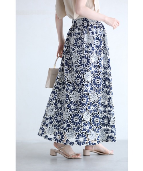cawaii(カワイイ)の「(紺)切り絵花レース浮かぶロングスカート(スカート・レディース・ネイビー・FREE)」の12枚目の写真