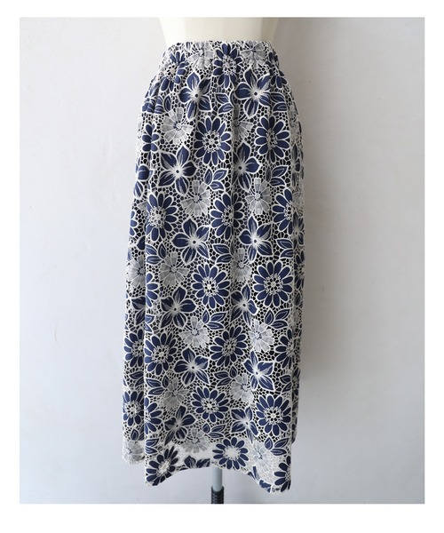 cawaii(カワイイ)の「(紺)切り絵花レース浮かぶロングスカート(スカート・レディース・ネイビー・FREE)」の16枚目の写真