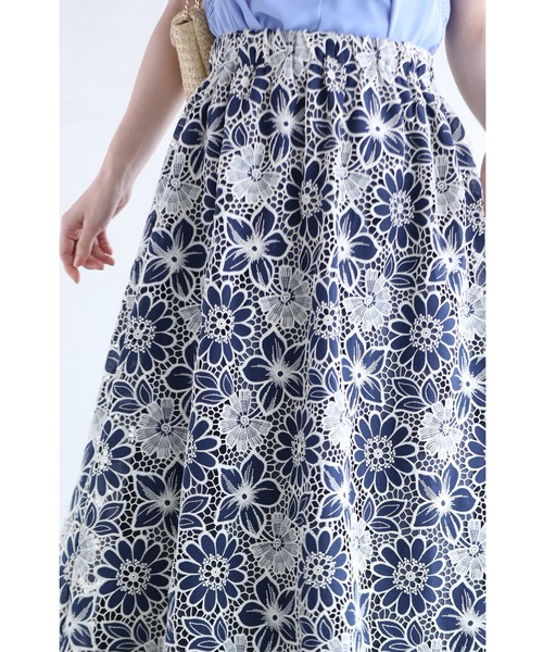 cawaii(カワイイ)の「(紺)切り絵花レース浮かぶロングスカート(スカート・レディース・ネイビー・FREE)」の19枚目の写真