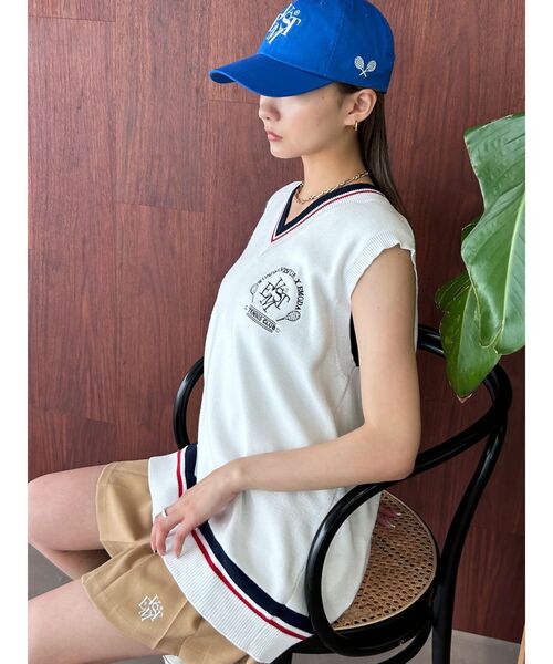 WONDER VISITOR(ワンダービジター)の「【WONDER VISITOR×EMODA】エンブレムロゴニットベスト(ベスト・レディース・ホワイト/ネイビー・FREE)」の13枚目の写真