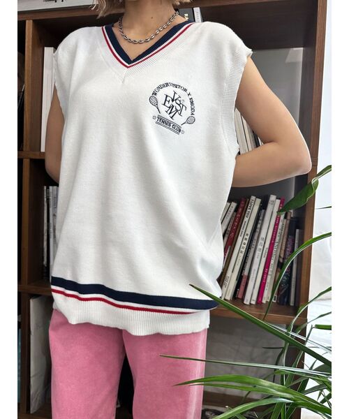 WONDER VISITOR(ワンダービジター)の「【WONDER VISITOR×EMODA】エンブレムロゴニットベスト(ベスト・レディース・ホワイト/ネイビー・FREE)」の7枚目の写真