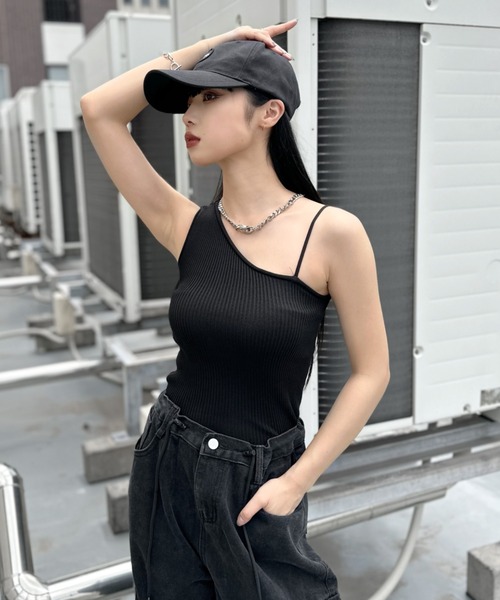 LVEU.(ラブユ.)の「【LVEU.】アシンメトリーリブタンクトップ / トップス リブ ノースリーブ キャミ タンクトップ アシンメトリー アシメ ホワイト ブラック ブルー(タンクトップ・レディース・ブルー/ブラック/ホワイト・FREE)」の2枚目の写真