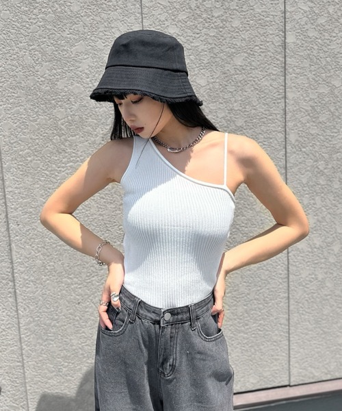 LVEU.(ラブユ.)の「【LVEU.】アシンメトリーリブタンクトップ / トップス リブ ノースリーブ キャミ タンクトップ アシンメトリー アシメ ホワイト ブラック ブルー(タンクトップ・レディース・ブルー/ブラック/ホワイト・FREE)」の6枚目の写真