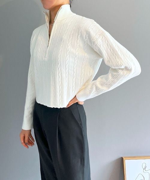 Jewelobe(ジュエローブ)の「ナローケーブルハーフジップニットトップス(ニット/セーター・レディース・グリーン/ホワイト/ブラック・FREE)」の4枚目の写真
