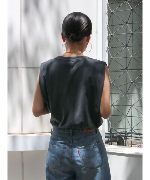 Ungrid（アングリッド）の「ショルダータックカラータンクトップ（Tシャツ/カットソー・レディース・ブラウン/オフホワイト/オレンジ/チャコールグレー/パープル・FREE）」の11枚目の写真