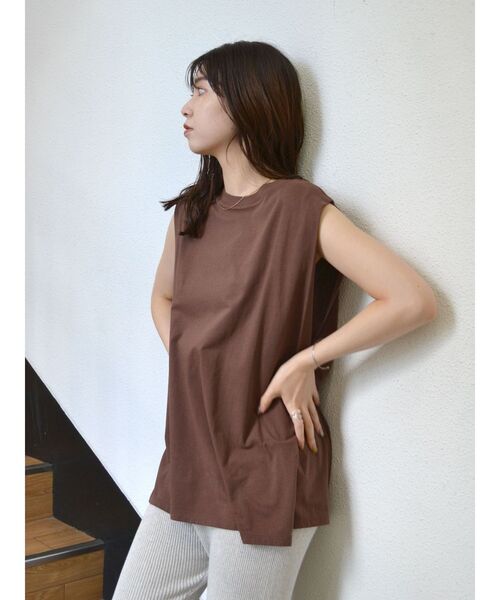 Ungrid（アングリッド）の「ショルダータックカラータンクトップ（Tシャツ/カットソー・レディース・ブラウン/オフホワイト/オレンジ/チャコールグレー/パープル・FREE）」の16枚目の写真