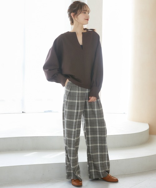 miclat（ミクラ）の「大きいサイズ　キーネックプルオーバー　miclat（Tシャツ/カットソー・レディース・ブラック/ブラウン・3L～4L/L～LL）」の2枚目の写真