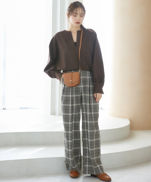 miclat（ミクラ）の「大きいサイズ　キーネックプルオーバー　miclat（Tシャツ/カットソー・レディース・ブラック/ブラウン・3L～4L/L～LL）」の5枚目の写真