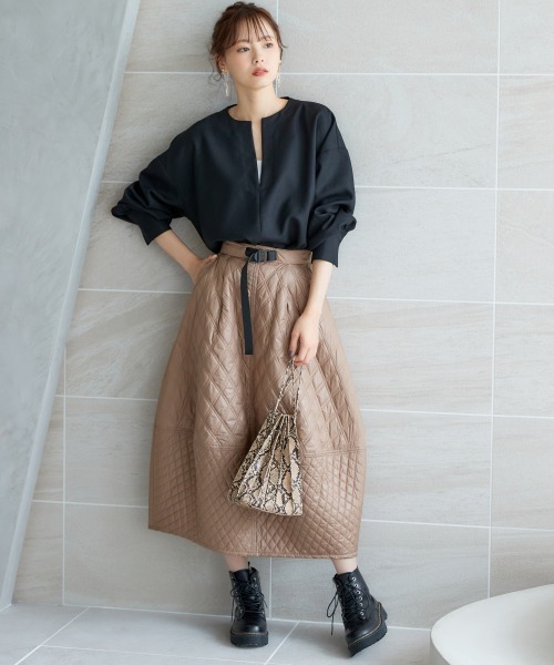 miclat（ミクラ）の「大きいサイズ　キーネックプルオーバー　miclat（Tシャツ/カットソー・レディース・ブラック/ブラウン・3L～4L/L～LL）」の8枚目の写真