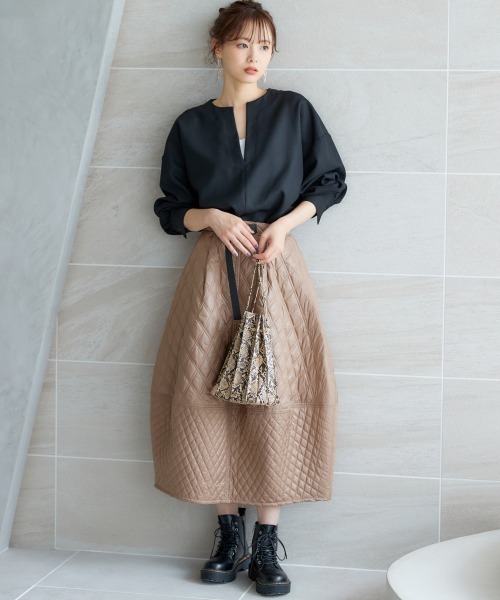 miclat（ミクラ）の「大きいサイズ　キーネックプルオーバー　miclat（Tシャツ/カットソー・レディース・ブラック/ブラウン・3L～4L/L～LL）」の9枚目の写真