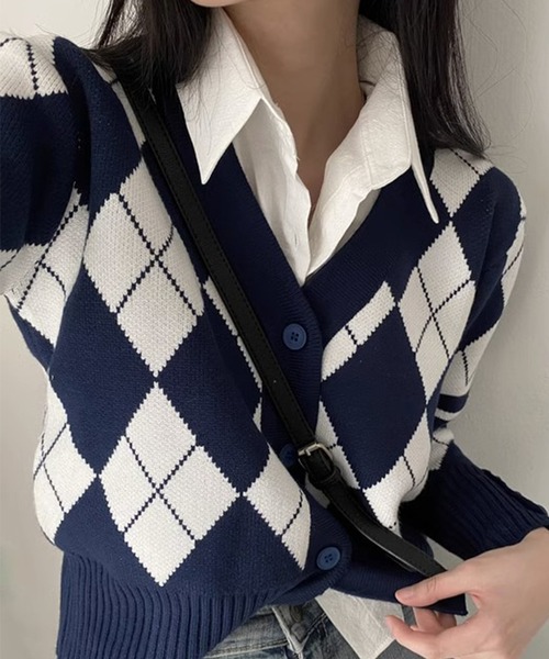MILAE(ミレ)の「アーガイル柄Vネックニットカーディガン(カーディガン/ボレロ・レディース・グレー/ネイビー・FREE)」の3枚目の写真
