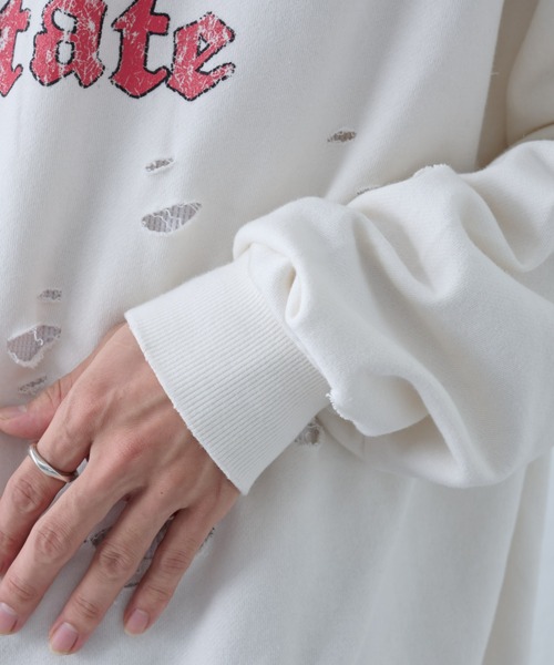 COLONY 2139（コロニートゥーワンスリーナイン）の「ピグメントダメージ裏毛クルー（GS）（スウェット・メンズ・アイボリー/レッド/ブラック・LARGE/MEDIUM）」の15枚目の写真