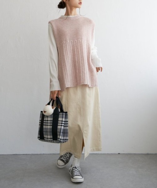 LBC(エルビーシー)の「コーデュロイIラインスカート(スカート・レディース・チャコールグレー/オフホワイト/ブルー/ダークオリーブ・M/L)」の6枚目の写真