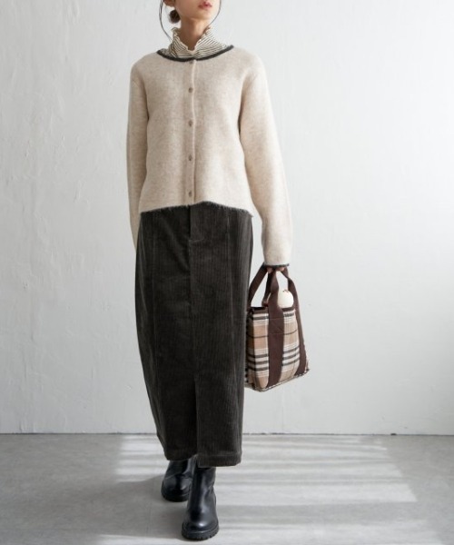 LBC(エルビーシー)の「コーデュロイIラインスカート(スカート・レディース・チャコールグレー/オフホワイト/ブルー/ダークオリーブ・M/L)」の10枚目の写真