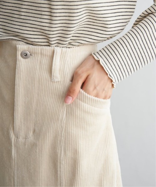 LBC(エルビーシー)の「コーデュロイIラインスカート(スカート・レディース・チャコールグレー/オフホワイト/ブルー/ダークオリーブ・M/L)」の16枚目の写真