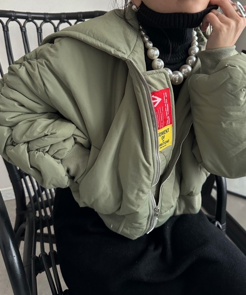 ULEULA（ウルア）の「シャーリング中綿ショートブルゾン（ブルゾン・レディース・カーキ/ブラック・FREE）」の15枚目の写真