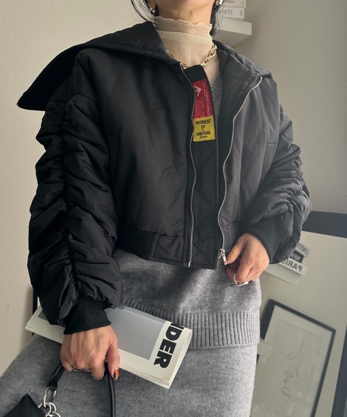 ULEULA（ウルア）の「シャーリング中綿ショートブルゾン（ブルゾン・レディース・カーキ/ブラック・FREE）」の10枚目の写真