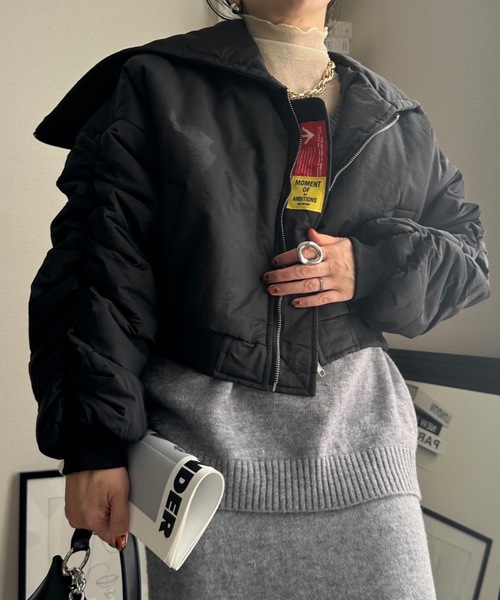 ULEULA（ウルア）の「シャーリング中綿ショートブルゾン（ブルゾン・レディース・カーキ/ブラック・FREE）」の11枚目の写真