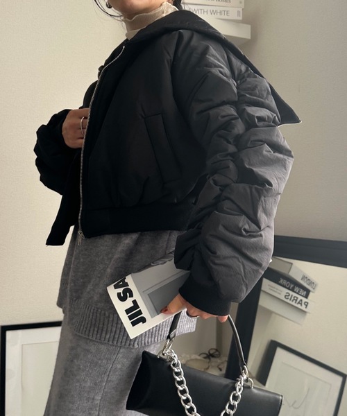 ULEULA（ウルア）の「シャーリング中綿ショートブルゾン（ブルゾン・レディース・カーキ/ブラック・FREE）」の12枚目の写真