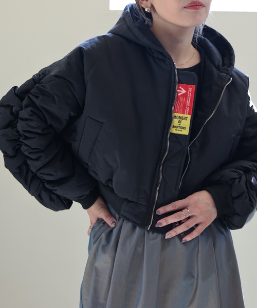 ULEULA（ウルア）の「シャーリング中綿ショートブルゾン（ブルゾン・レディース・カーキ/ブラック・FREE）」の14枚目の写真