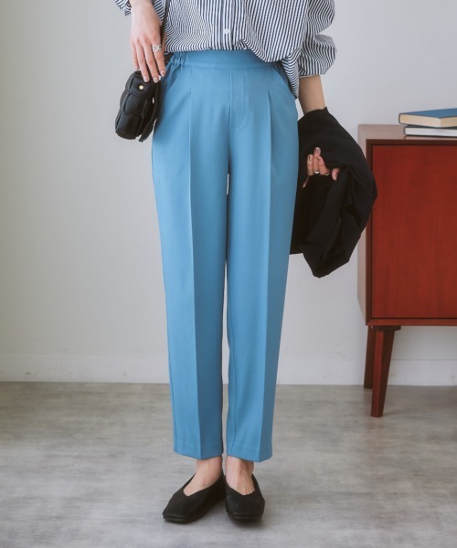 nissen（ニッセン）の「【褒められシルエット】テーパードパンツ（スラックス・レディース・オフホワイト/サックスブルー/グリーン/パープル/ブラック/イエロー/ピンク・M/L/LL/S）」の5枚目の写真