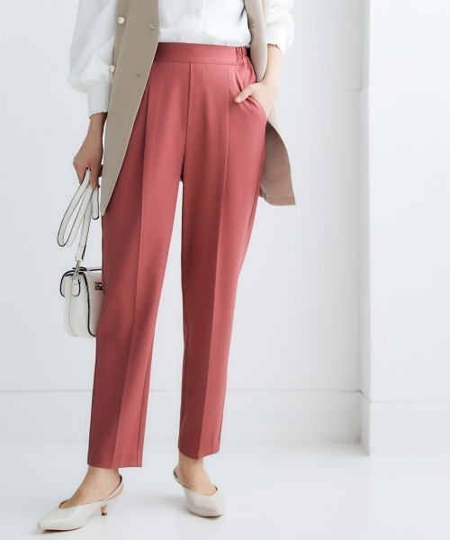 nissen（ニッセン）の「【褒められシルエット】テーパードパンツ（スラックス・レディース・オフホワイト/サックスブルー/グリーン/パープル/ブラック/イエロー/ピンク・M/L/LL/S）」の7枚目の写真