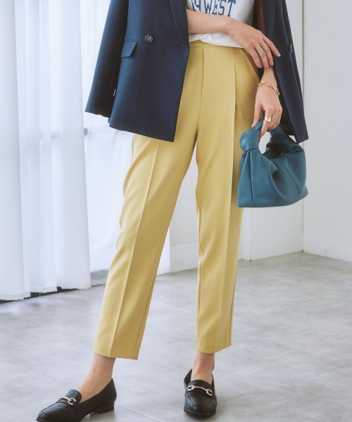 nissen（ニッセン）の「【褒められシルエット】テーパードパンツ（スラックス・レディース・オフホワイト/サックスブルー/グリーン/パープル/ブラック/イエロー/ピンク・M/L/LL/S）」の6枚目の写真