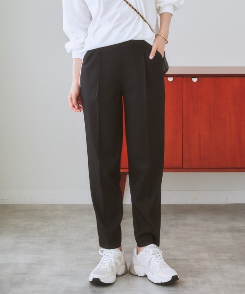 nissen（ニッセン）の「【褒められシルエット】テーパードパンツ（スラックス・レディース・オフホワイト/サックスブルー/グリーン/パープル/ブラック/イエロー/ピンク・M/L/LL/S）」の3枚目の写真