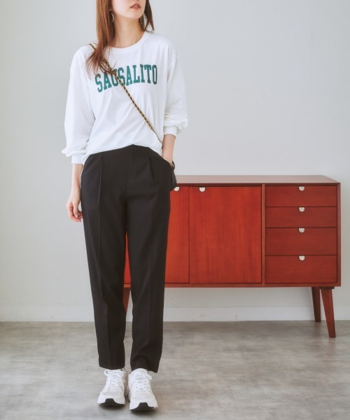 nissen（ニッセン）の「【褒められシルエット】テーパードパンツ（スラックス・レディース・オフホワイト/サックスブルー/グリーン/パープル/ブラック/イエロー/ピンク・M/L/LL/S）」の8枚目の写真