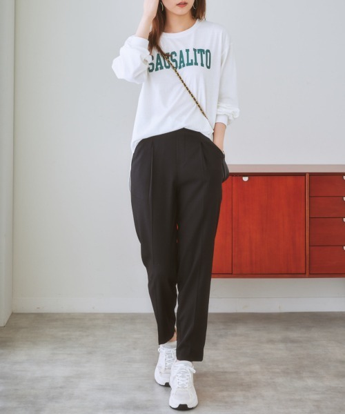 nissen（ニッセン）の「【褒められシルエット】テーパードパンツ（スラックス・レディース・オフホワイト/サックスブルー/グリーン/パープル/ブラック/イエロー/ピンク・M/L/LL/S）」の9枚目の写真